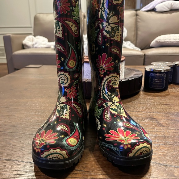 Nomad Black Floral Paisley Rain Boots - Picture 2 of 3